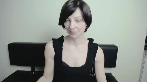 Snapshot of angelinalov_ chatting on 02-14-25, 08:31 Angelina online show from 02-14-25, 08:31