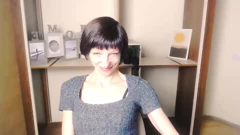 Snapshot of angelinalov_ chatting on 09-09-25, 06:13 Angelina online show from 09-09-25, 06:13