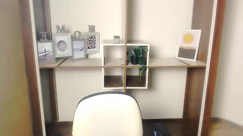 Snapshot of angelinalov_ chatting on 09-12-25, 06:46 Angelina online show from 09-12-25, 06:46