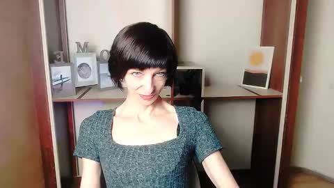 Snapshot of angelinalov_ chatting on 09-22-25, 06:37 Angelina online show from 09-22-25, 06:37