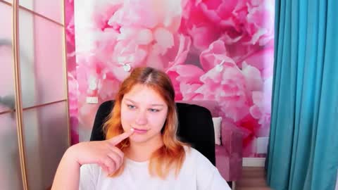 AngelinaLow online show from 05-18-26, 11:27