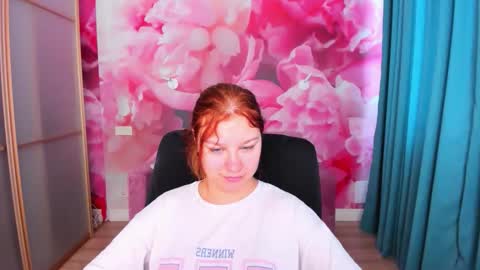 AngelinaLow online show from 06-07-26, 05:33
