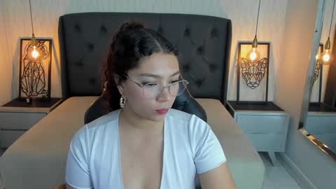 Snapshot of angelinemore chatting on 02-25-26, 07:34 ANGELINE online show from 02-25-26, 07:34