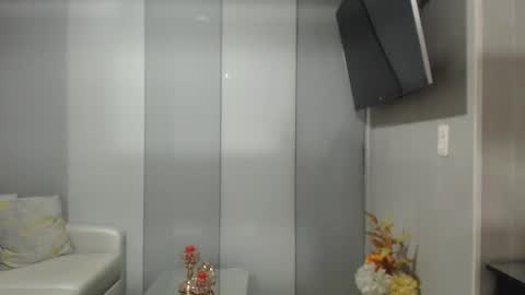 Snapshot of angelinna_12 chatting on 09-23-25, 04:04 angelinna_12 online show from 09-23-25, 04:04