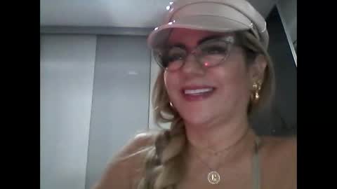 Snapshot of angelinna_12 chatting on 09-25-25, 05:00 angelinna_12 online show from 09-25-25, 05:00
