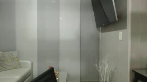 Snapshot of angelinna_12 chatting on 10-10-25, 04:33 angelinna_12 online show from 10-10-25, 04:33