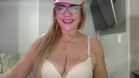 Snapshot of angelinna_12 chatting on 10-26-25, 03:23 angelinna_12 online show from 10-26-25, 03:23