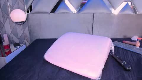 Angelique online show from 10-26-25, 11:05