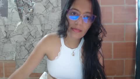 Snapshot of angelitaa_hot chatting on 02-01-25, 05:16 angela online show from 02-01-25, 05:16