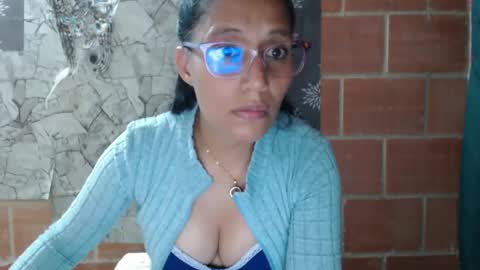 Snapshot of angelitaa_hot chatting on 02-02-25, 11:42 angela online show from 02-02-25, 11:42