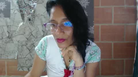 Snapshot of angelitaa_hot chatting on 02-13-25, 03:03 angela online show from 02-13-25, 03:03