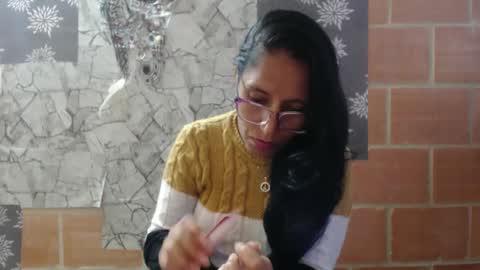 Snapshot of angelitaa_hot chatting on 03-05-25, 03:07 angela online show from 03-05-25, 03:07