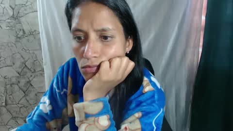 Snapshot of angelitaa_hot chatting on 09-14-25, 10:42 angela online show from 09-14-25, 10:42