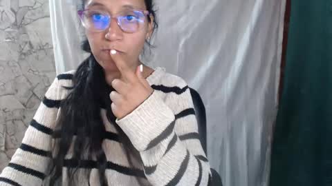 Snapshot of angelitaa_hot chatting on 09-16-25, 02:01 angela online show from 09-16-25, 02:01