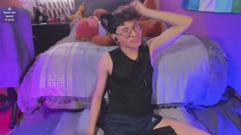 Snapshot of angelito18_twink chatting on 03-08-26, 05:39 Angel online show from 03-08-26, 05:39