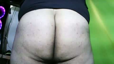 Snapshot of angelking120200 chatting on 10-20-25, 11:38 Roy online show from 10-20-25, 11:38