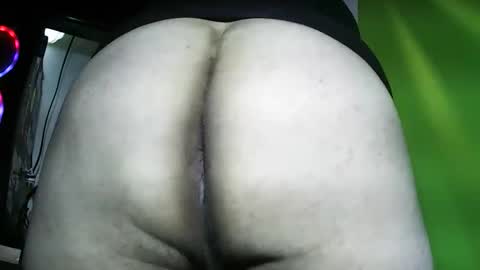 Snapshot of angelking120200 chatting on 10-27-25, 04:38 Roy online show from 10-27-25, 04:38