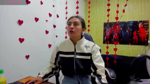 Snapshot of angell_cooper8 chatting on 02-23-26, 12:35 Angell cooper8 online show from 02-23-26, 12:35