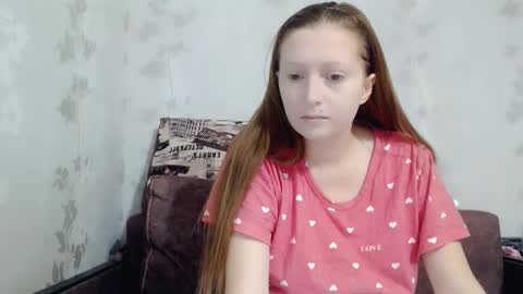 Snapshot of angellllsexy chatting on 11-12-25, 04:40 Galina online show from 11-12-25, 04:40