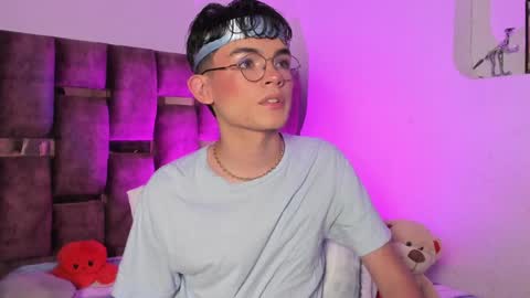 Angelo I work from home this is my room  online show from 01-03-25, 04:22