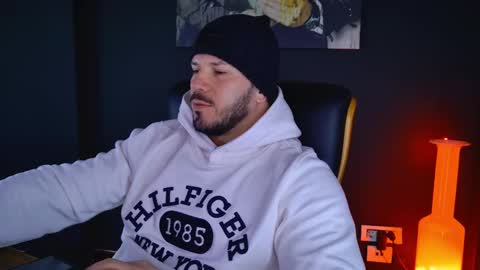 Snapshot of angeloeric chatting on 02-06-25, 09:11 BlackWolf online show from 02-06-25, 09:11