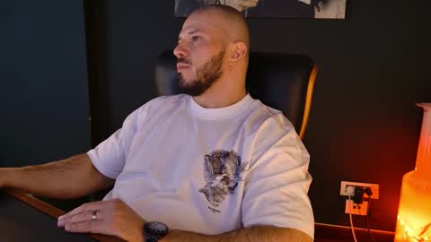 Snapshot of angeloeric chatting on 02-11-26, 11:37 BlackWolf online show from 02-11-26, 11:37