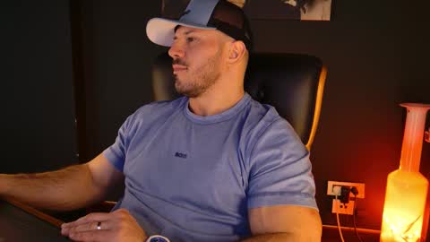 Snapshot of angeloeric chatting on 02-13-26, 01:29 BlackWolf online show from 02-13-26, 01:29