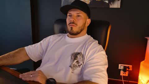 Snapshot of angeloeric chatting on 02-25-26, 11:53 BlackWolf online show from 02-25-26, 11:53