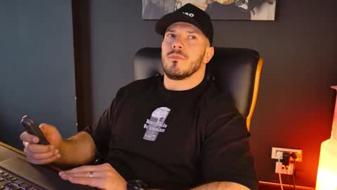 Snapshot of angeloeric chatting on 03-02-26, 11:06 BlackWolf online show from 03-02-26, 11:06