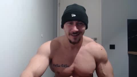  ------- SEX SHOW WITH GUYS AND GIRLS  MUSCLE SHOW online show from 01-09-25, 07:40