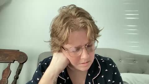 Snapshot of angeloflight273360 chatting on 04-10-26, 09:52 Angel of Light online show from 04-10-26, 09:52