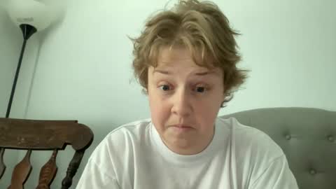 Snapshot of angeloflight273360 chatting on 04-18-26, 06:56 Angel of Light online show from 04-18-26, 06:56