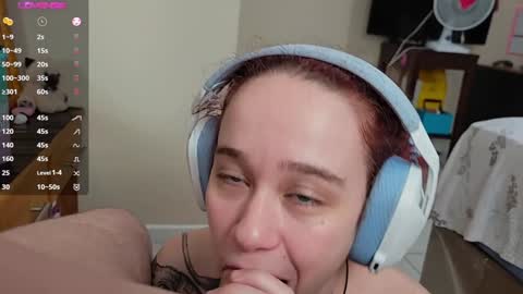 Snapshot of angels_fuck chatting on 12-13-24, 03:05 Chau Mist online show from 12-13-24, 03:05