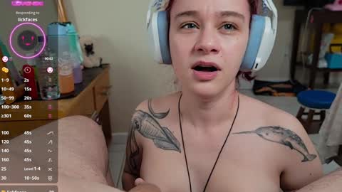 Snapshot of angels_fuck chatting on 12-22-24, 12:07 Chau Mist online show from 12-22-24, 12:07