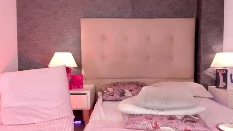 Angela online show from 05-02-26, 03:17