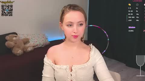 Snapshot of angelxloe chatting on 05-07-26, 04:01 Im Chloe i do FLASH BOOBS for new fan club online show from 05-07-26, 04:01