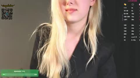 Snapshot of angelxloe chatting on 05-18-26, 10:26 Im Chloe i do FLASH BOOBS for new fan club online show from 05-18-26, 10:26