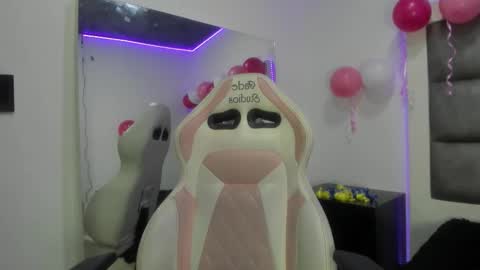 Snapshot of angely_js chatting on 11-01-25, 01:02 angely_js online show from 11-01-25, 01:02