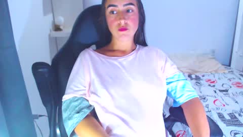 Snapshot of angie_dreamgirl chatting on 02-02-25, 08:51 IG angie dreamgirl01 online show from 02-02-25, 08:51