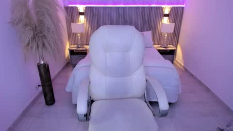 angie_smith_x online show from 03-18-26, 03:42