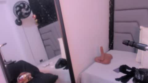 Snapshot of angie_will chatting on 10-09-25, 08:07 A N G I E. online show from 10-09-25, 08:07