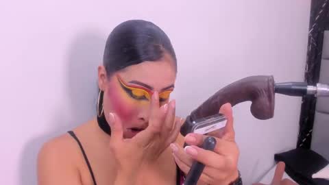 Snapshot of angie_will chatting on 10-16-25, 09:16 A N G I E. online show from 10-16-25, 09:16