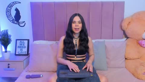 Snapshot of angiegriffin chatting on 01-02-25, 04:52 Milo ---- online show from 01-02-25, 04:52