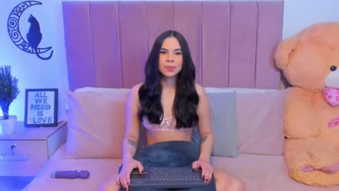 Snapshot of angiegriffin chatting on 01-16-25, 03:02 Milo ---- online show from 01-16-25, 03:02