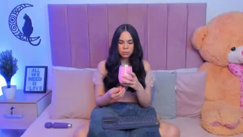 Snapshot of angiegriffin chatting on 02-19-25, 03:39 Milo ---- online show from 02-19-25, 03:39