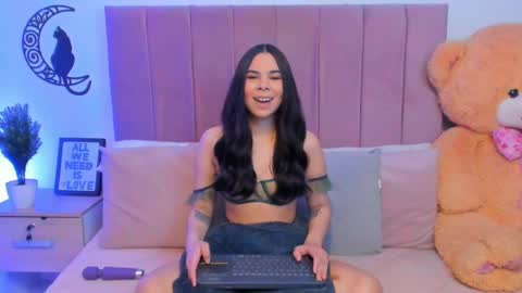Snapshot of angiegriffin chatting on 02-22-25, 04:18 Milo ---- online show from 02-22-25, 04:18