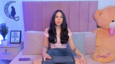 Snapshot of angiegriffin chatting on 03-05-25, 03:29 Milo ---- online show from 03-05-25, 03:29
