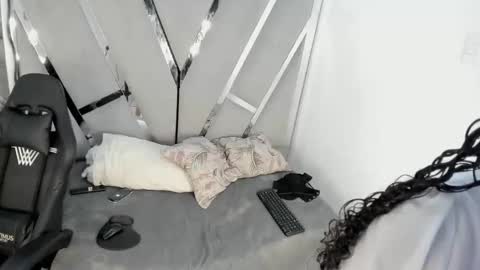 angiexht online show from 09-28-25, 02:00