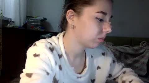 Snapshot of angle_cute05 chatting on 04-21-26, 02:51 Angel Cute online show from 04-21-26, 02:51