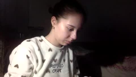 Snapshot of angle_cute05 chatting on 04-26-26, 09:12 Angel Cute online show from 04-26-26, 09:12